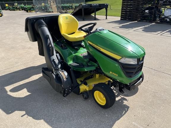 Image of John Deere X390 equipment image 3