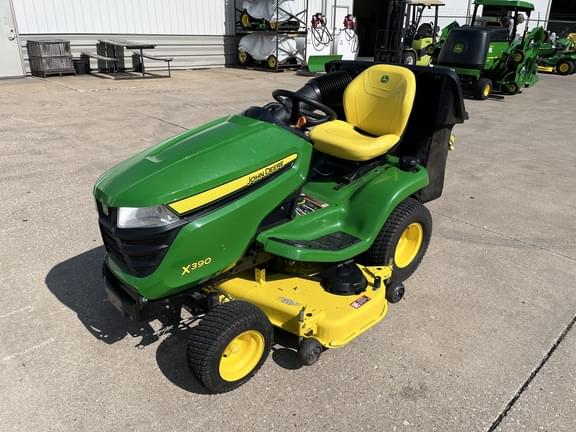 Image of John Deere X390 equipment image 1