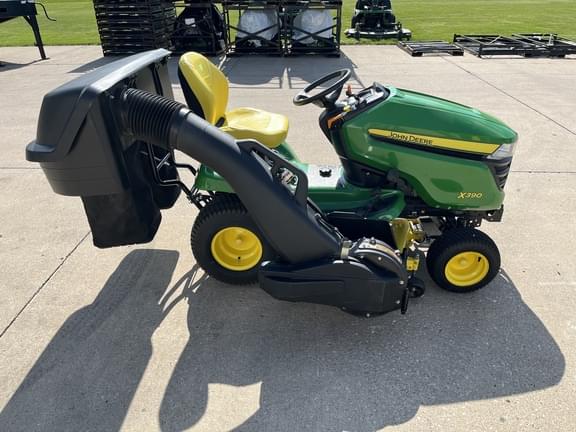 Image of John Deere X390 equipment image 4