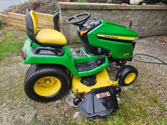 Image of John Deere X570 equipment image 1