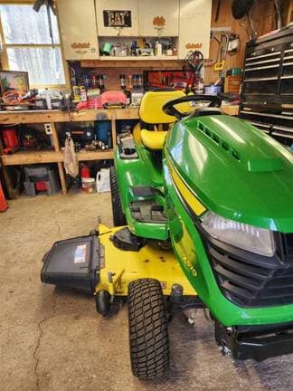 Image of John Deere X570 equipment image 3