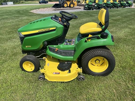 Image of John Deere X570 equipment image 1