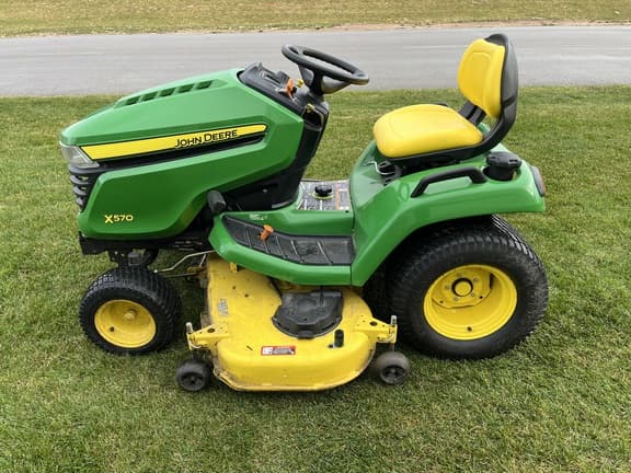 Image of John Deere X570 equipment image 3