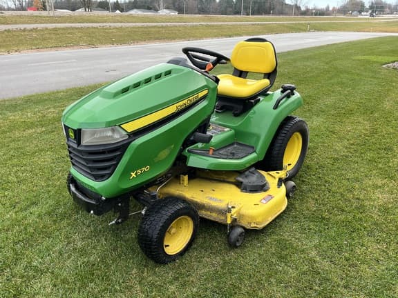 Image of John Deere X570 equipment image 4