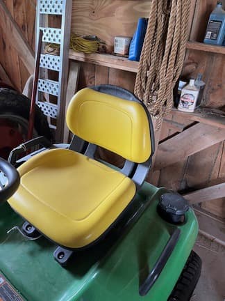 Image of John Deere X570 equipment image 3