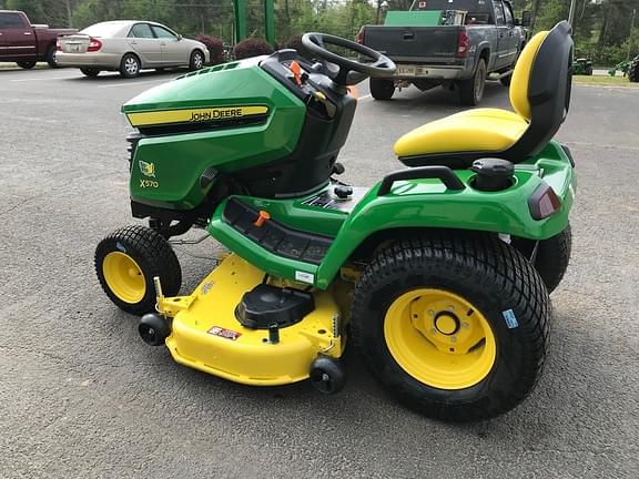 Image of John Deere X570 equipment image 3