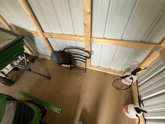 Image of John Deere X570 equipment image 4