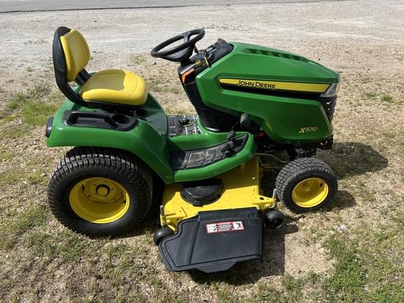 Image of John Deere X570 equipment image 4