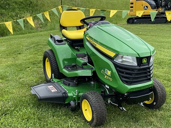 Image of John Deere X570 equipment image 1