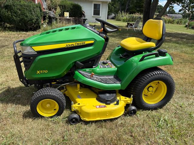 Image of John Deere X570 equipment image 3