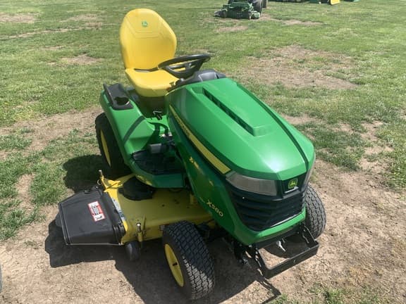 Image of John Deere X580 equipment image 3