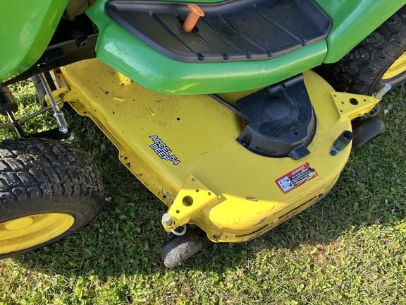 Image of John Deere X580 equipment image 4