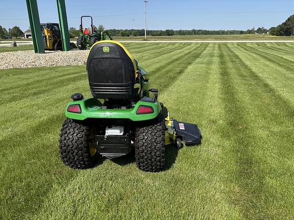Image of John Deere X580 equipment image 3