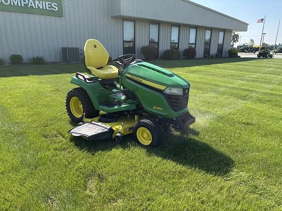 Image of John Deere X580 equipment image 1