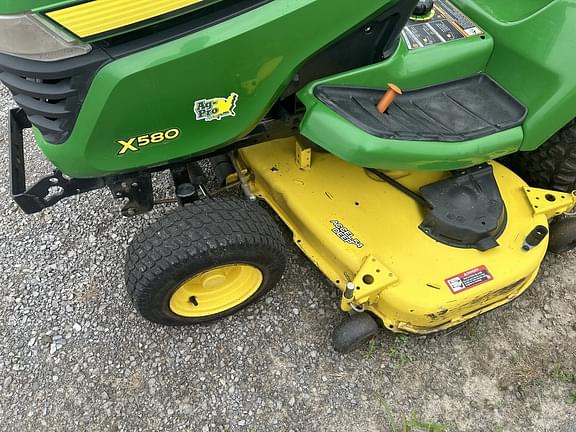 Image of John Deere X580 equipment image 4