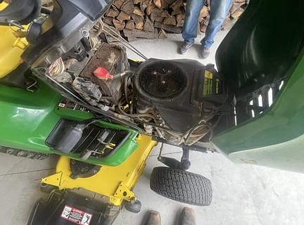 Image of John Deere X580 equipment image 2