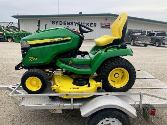 Image of John Deere X580 equipment image 4