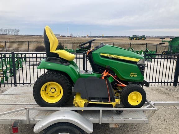 Image of John Deere X580 equipment image 1