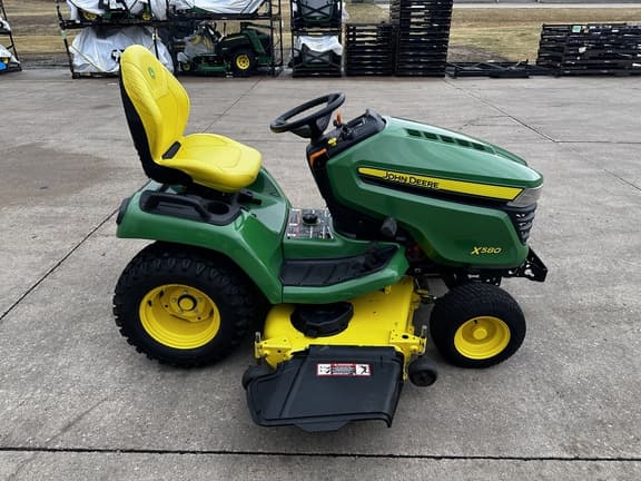 Image of John Deere X580 equipment image 3