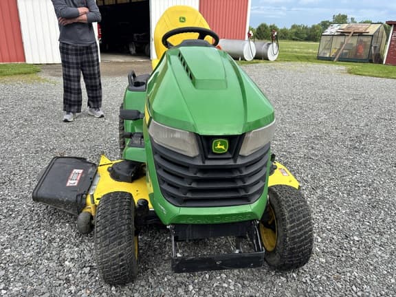 Image of John Deere X580 equipment image 1
