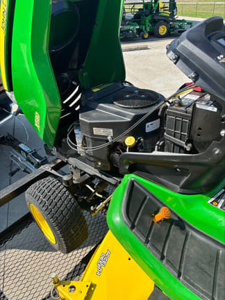 Image of John Deere X580 equipment image 4