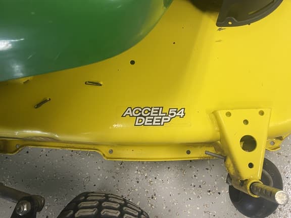 Image of John Deere X580 equipment image 2