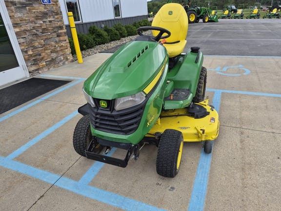 2022 John Deere X580 Equipment Image0
