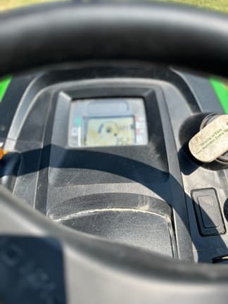 Image of John Deere X590 equipment image 3