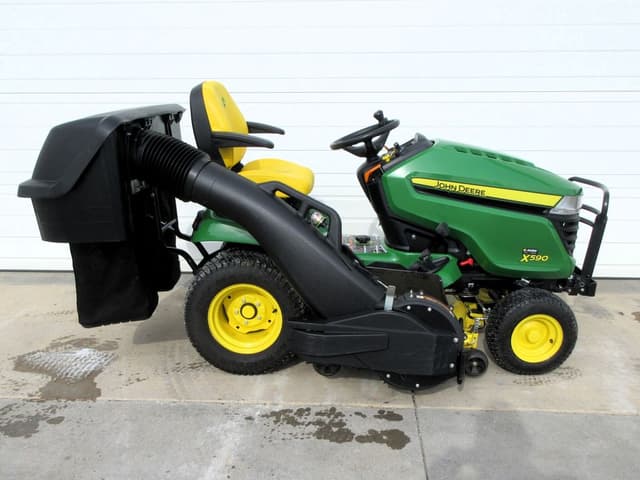 Image of John Deere X590 equipment image 3