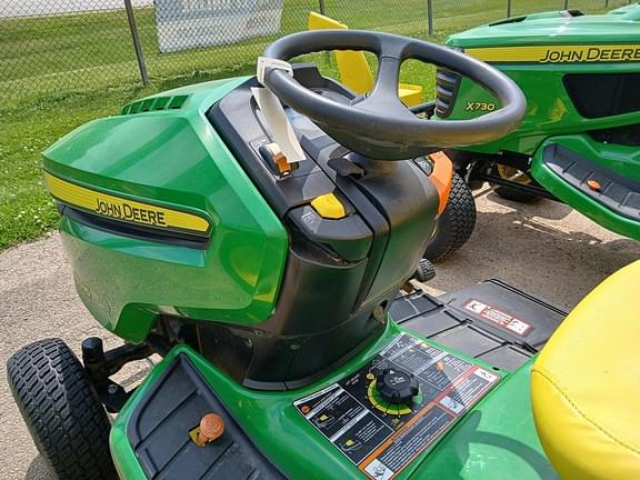 Image of John Deere X590 equipment image 4