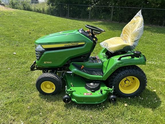 Image of John Deere X590 equipment image 1