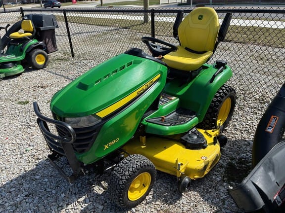 2022 John Deere X590 Equipment Image0