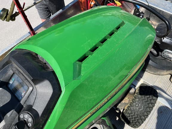 Image of John Deere X590 equipment image 4