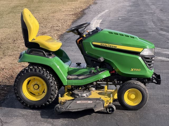 Image of John Deere X590 equipment image 3