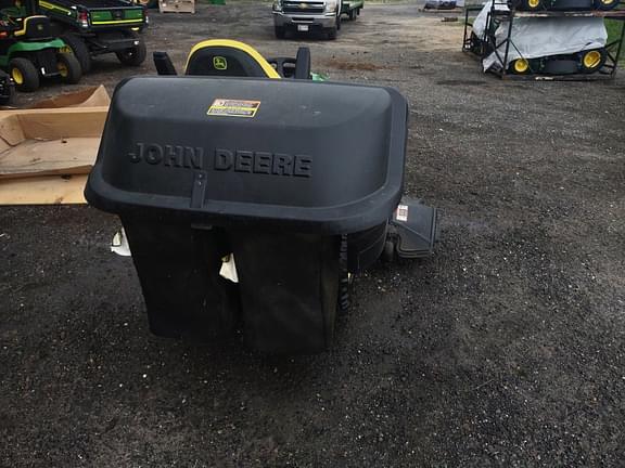 Image of John Deere X590 equipment image 3