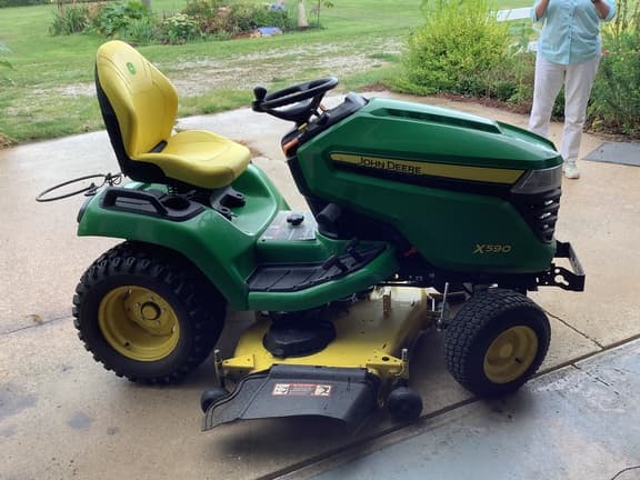 Image of John Deere X590 equipment image 2