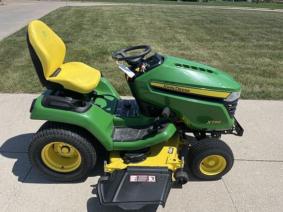 Image of John Deere X590 equipment image 3