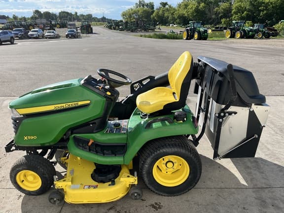Image of John Deere X590 equipment image 3