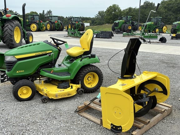 2022 John Deere X590 Equipment Image0
