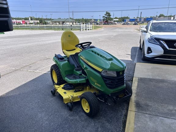 Image of John Deere X590 equipment image 2