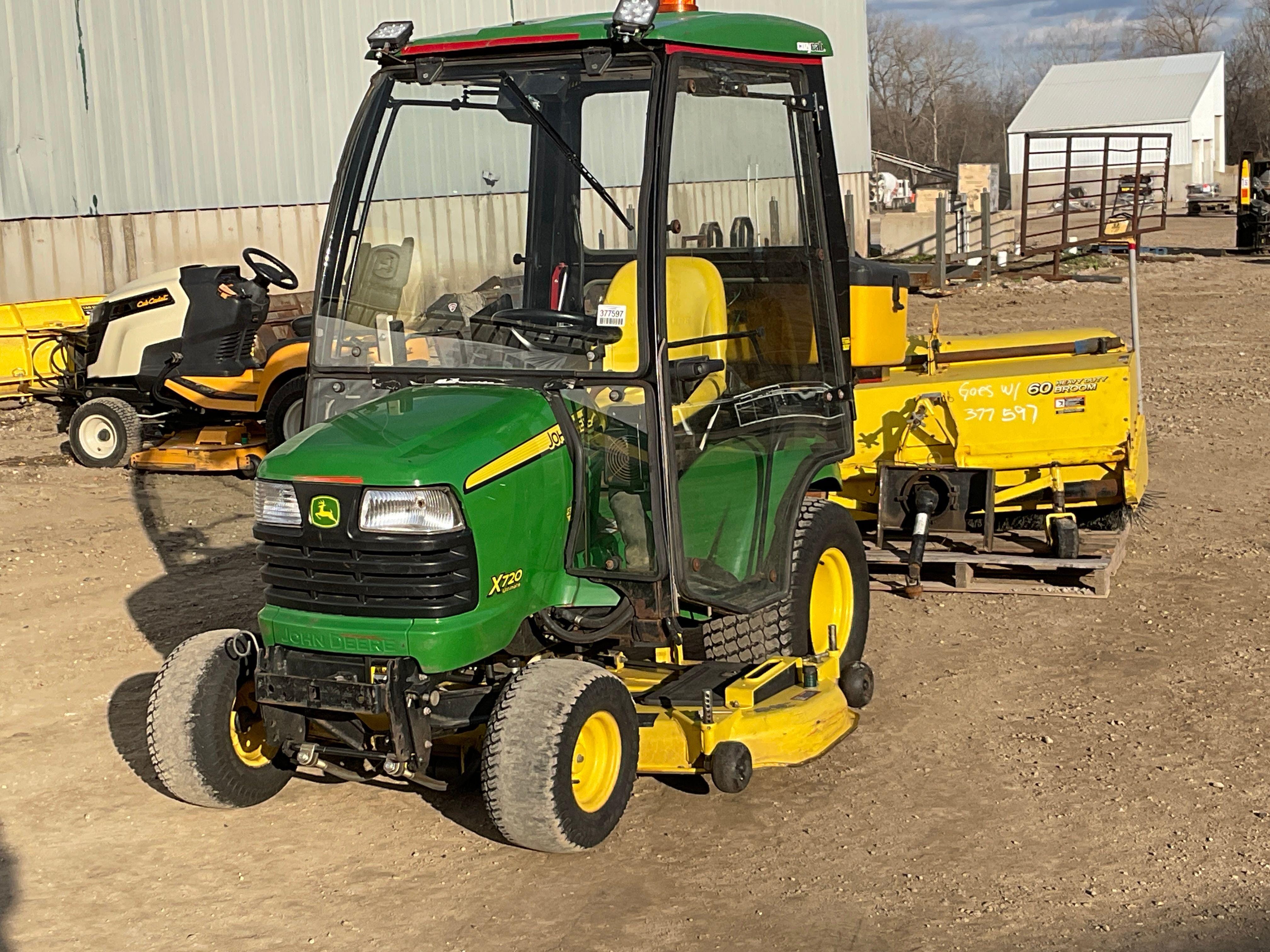 Main image John Deere X720