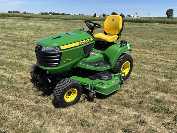 2022 John Deere X730 Equipment Image0