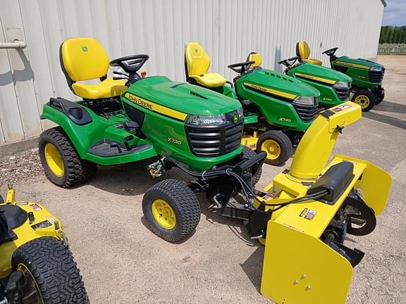 Image of John Deere X730 equipment image 1