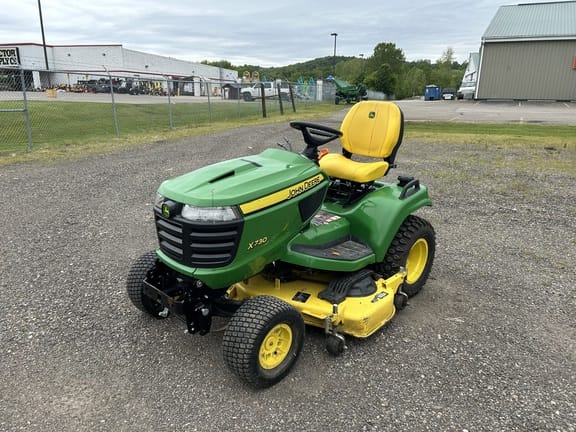 2022 John Deere X730 Equipment Image0