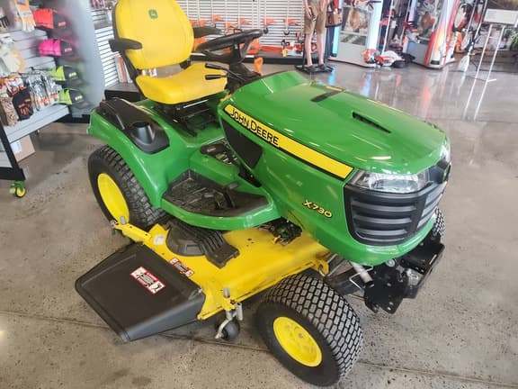 Image of John Deere X730 equipment image 4