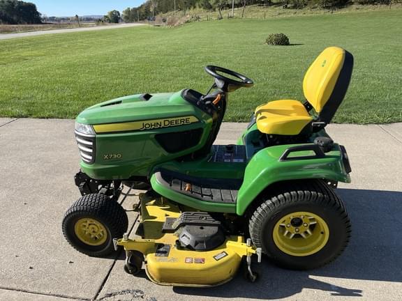 Image of John Deere X730 equipment image 3