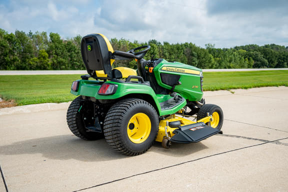 Image of John Deere X730 equipment image 4