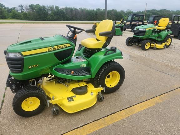 Image of John Deere X730 equipment image 3