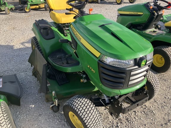 2022 John Deere X730 Equipment Image0