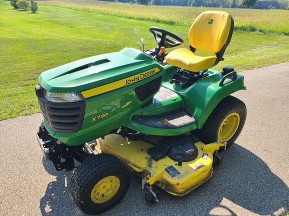 2022 John Deere X730 Equipment Image0